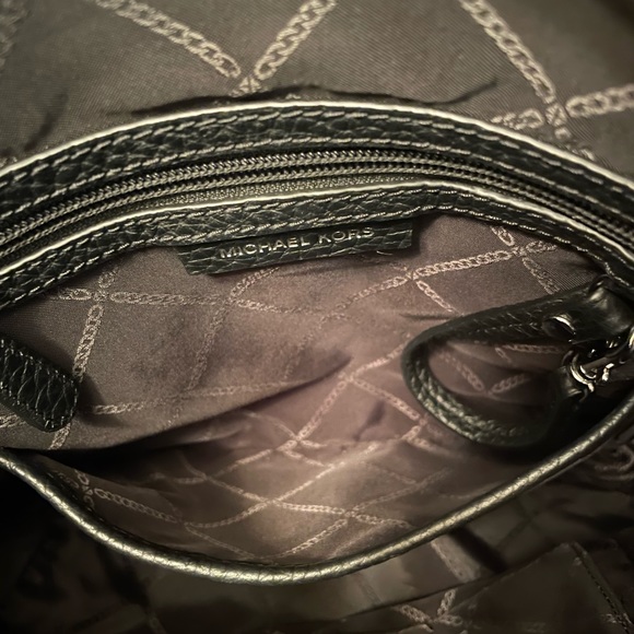 💜Like new Michael Kors backpack 💜 - Picture 6 of 9